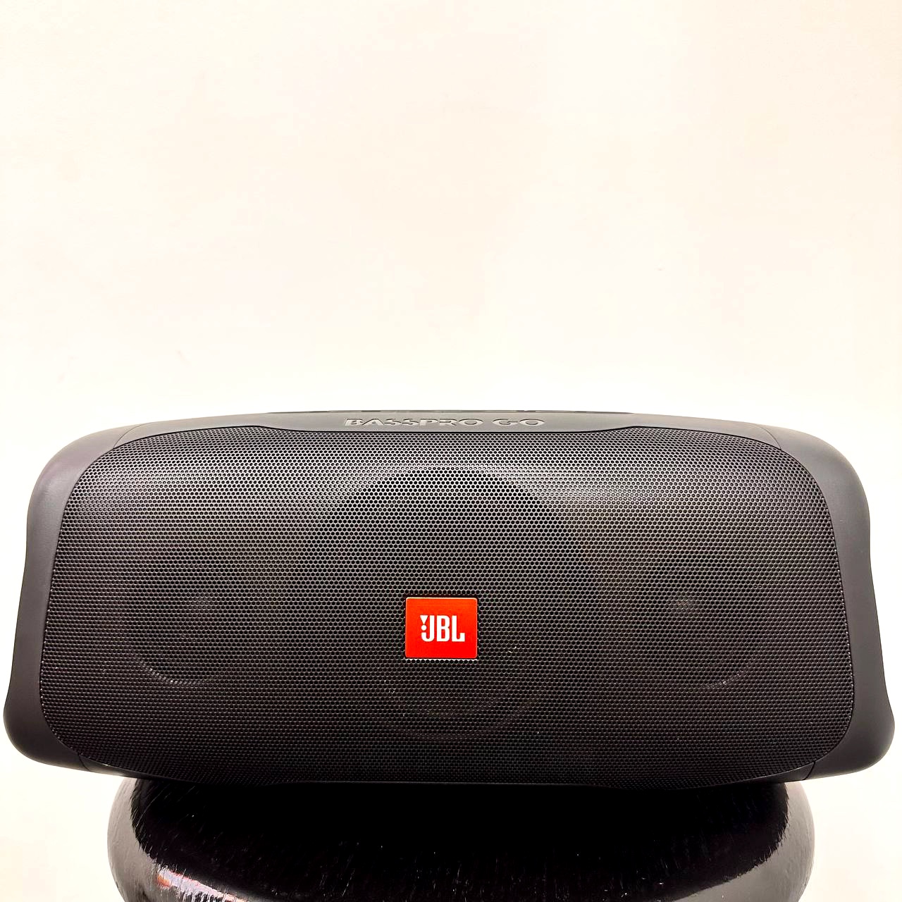 Портативная акустика JBL BassPro Go, черный Фото 2