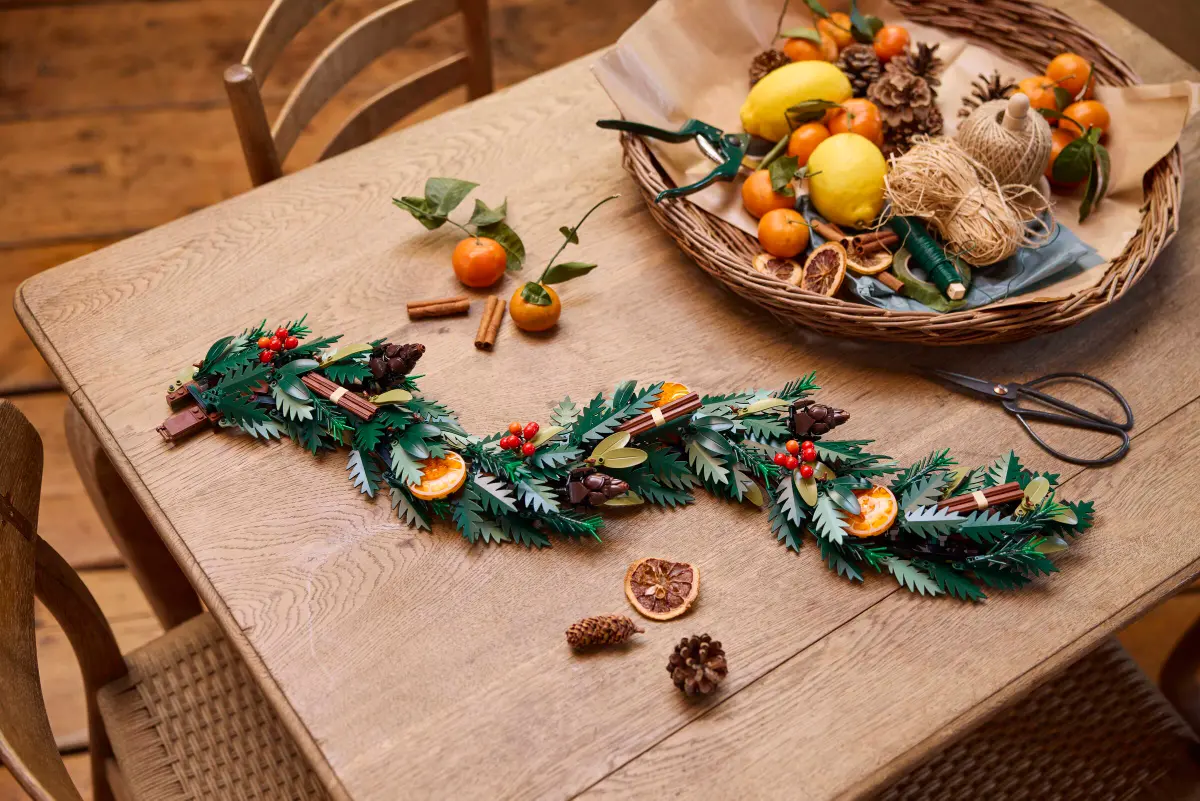 Конструктор LEGO Icons 10340 Wreath, Рождественский Венок Фото 7