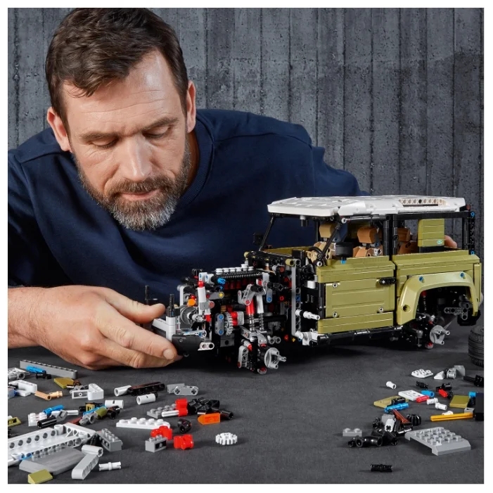 Конструктор LEGO Technic 42110 Land Rover Defender Фото 7