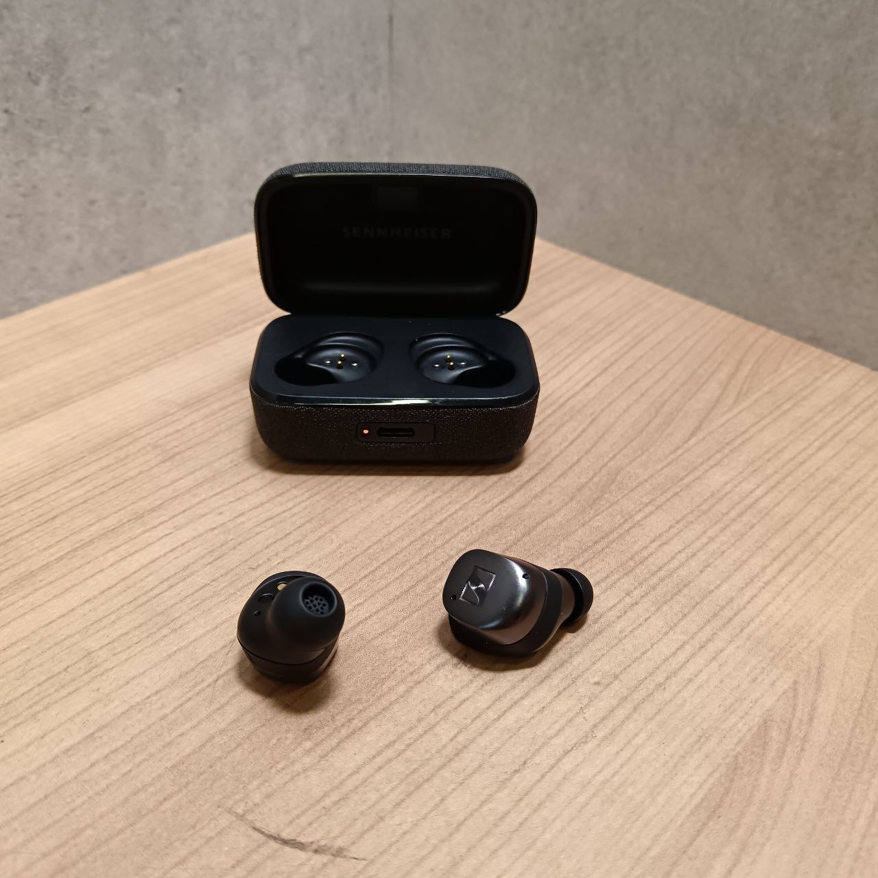 Беспроводные наушники Sennheiser Momentum True Wireless 4, черный Фото 3