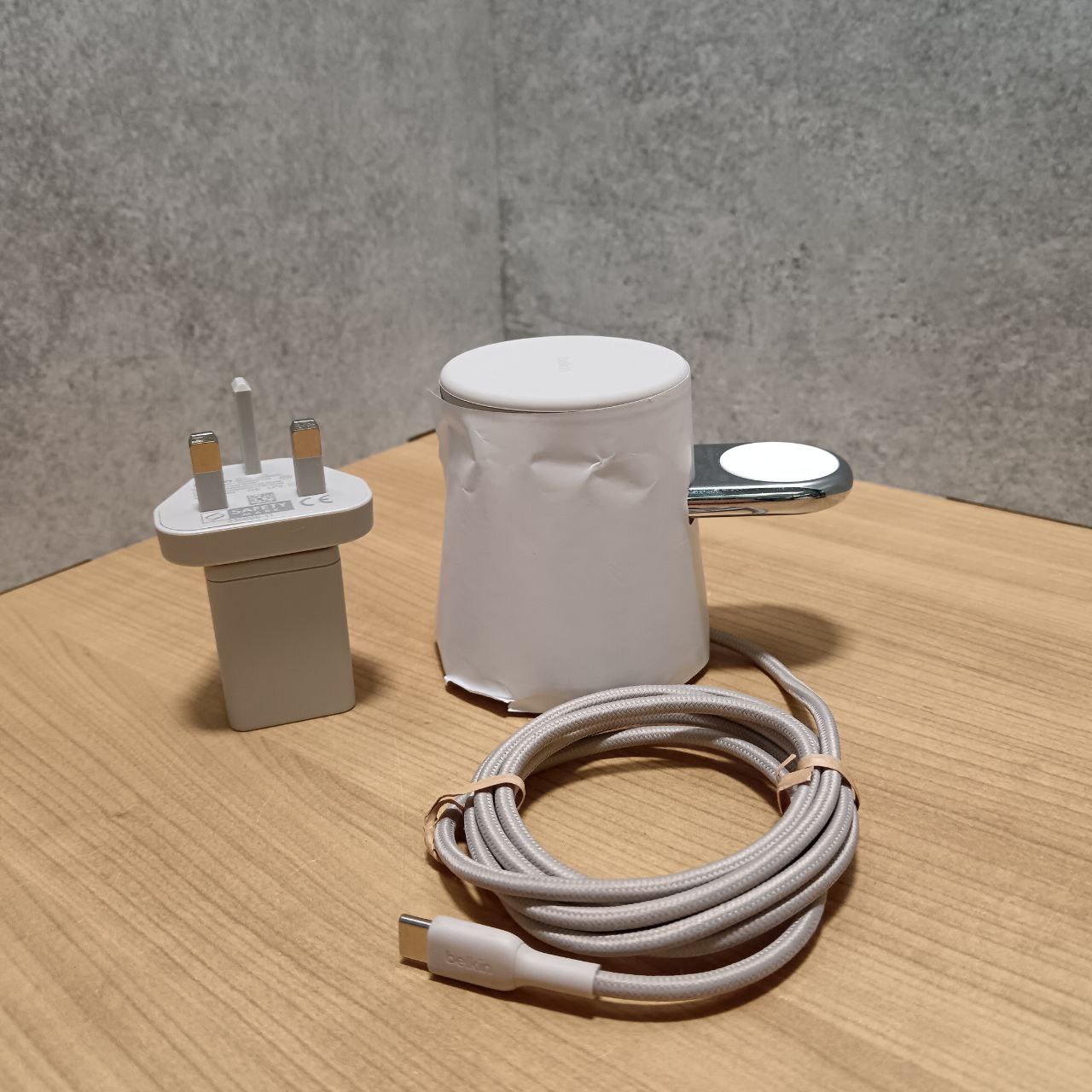 Зарядное устройство Belkin BoostCharge Pro 2-in-1 Wireless Charging Dock with MagSafe 15Вт, белый Фото 3