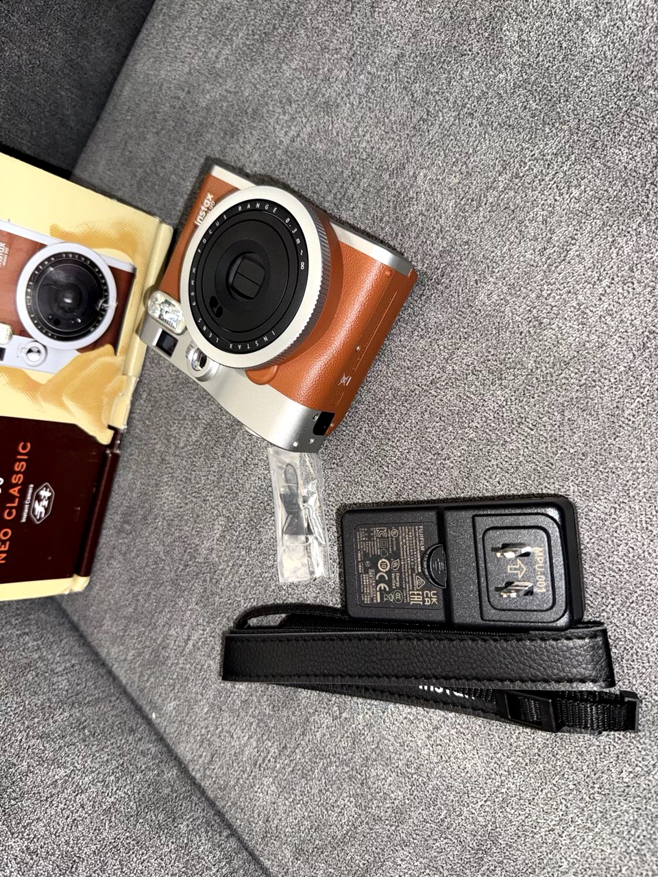 Fujifilm Instax Mini 90 Neo Сlassic, коричневый Фото 2