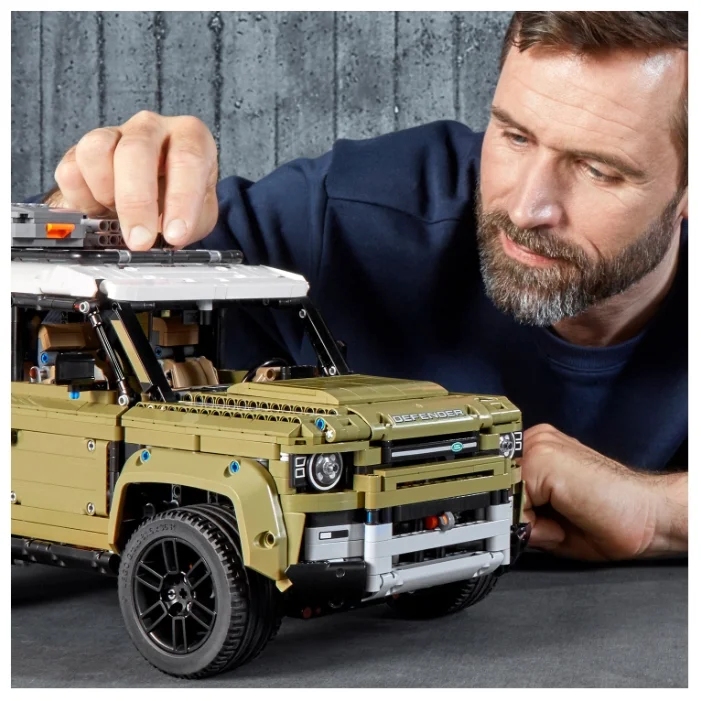 Конструктор LEGO Technic 42110 Land Rover Defender Фото 6
