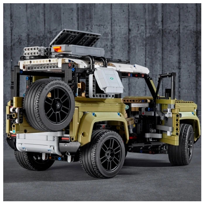 Конструктор LEGO Technic 42110 Land Rover Defender Фото 5