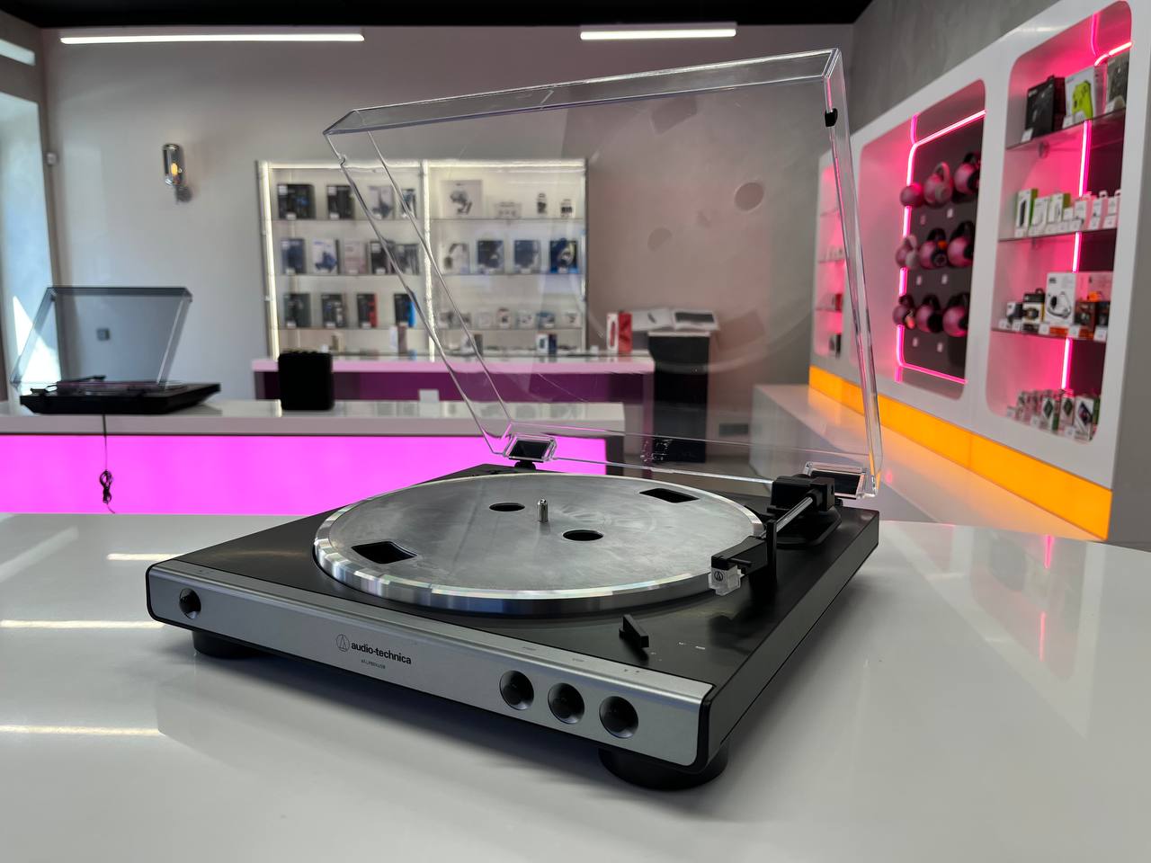 Виниловый проигрыватель Audio-Technica AT-LP60XUSB, серебристый Фото 2