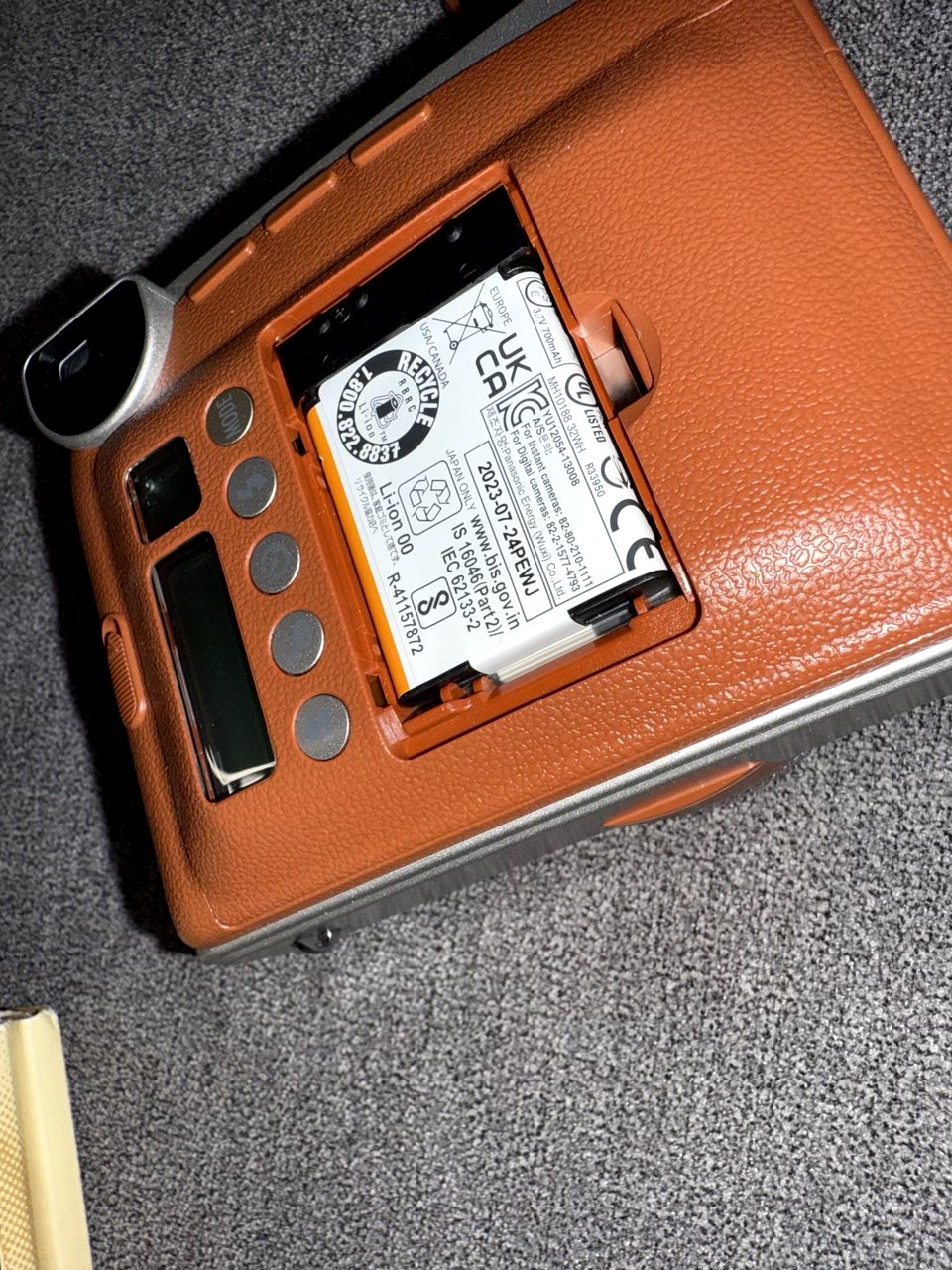 Fujifilm Instax Mini 90 Neo Сlassic, коричневый Фото 5