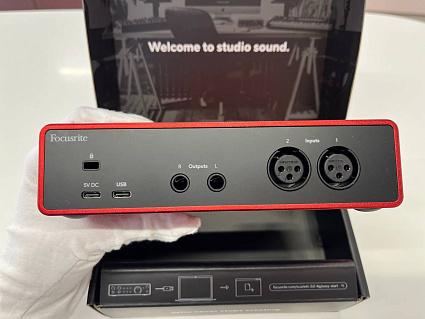 Внешняя звуковая карта Focusrite Scarlett 2i2 4th Gen, красный Фото 5