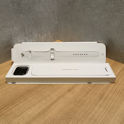 Умные часы Apple Watch Series 6 GPS + Cellular, 44 мм, сталь серебристого цвета, спортивный ремешок белый Фото 3